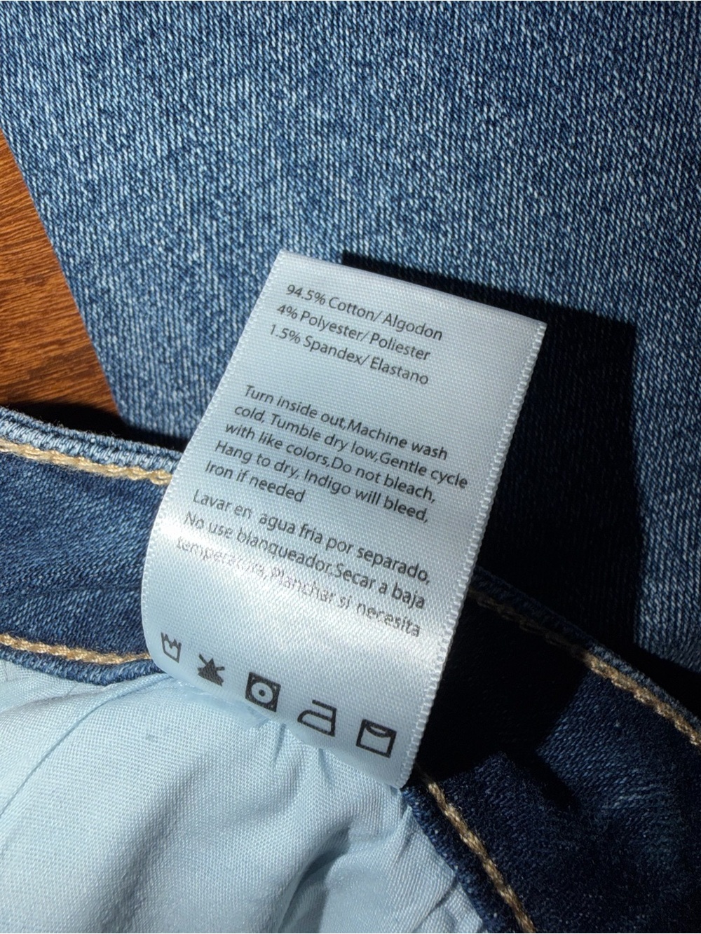 Distressed denim - Picture 5 of 5